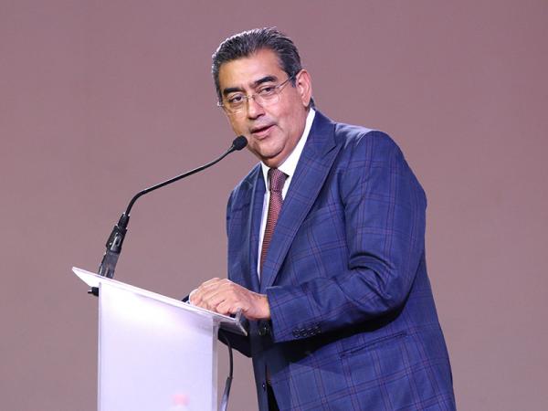 Acude Sergio Salomón a segundo informe de gobierno de José Luis Márquez Martínez, edil de Zacatlán