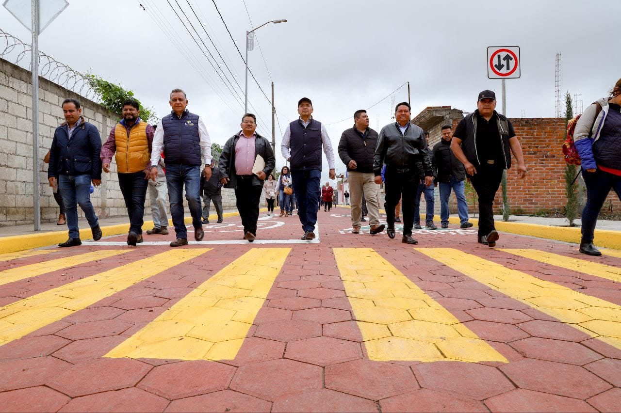 Entrega y Arranca Obra de Adoquinamiento Mundo Tlatehui, en San Rafael Comac y San Francisco Acatepec