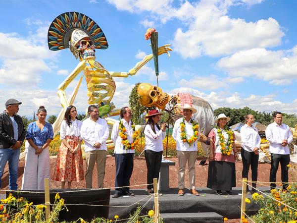 Visita Sergio Salomón altares monumentales en Huaquechula