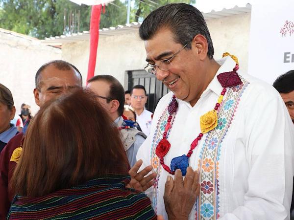 Programas sociales, sin intermediarios ni condicionamientos políticos en Puebla, afirma Sergio Salomón
