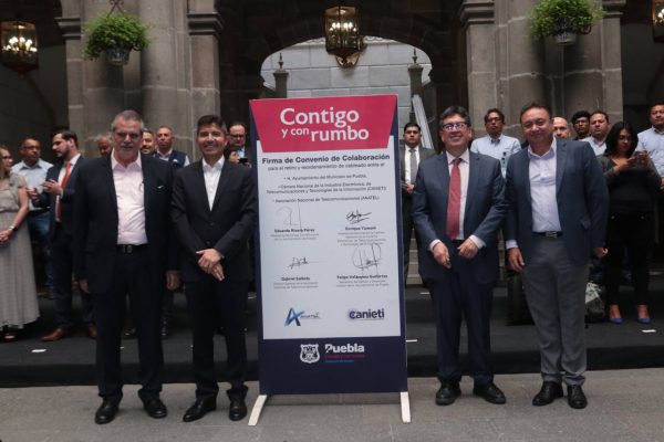 Unen esfuerzos Ayuntamiento de Puebla e Industria Nacional de Telecomunicaciones por el retiro de cableado en desuso