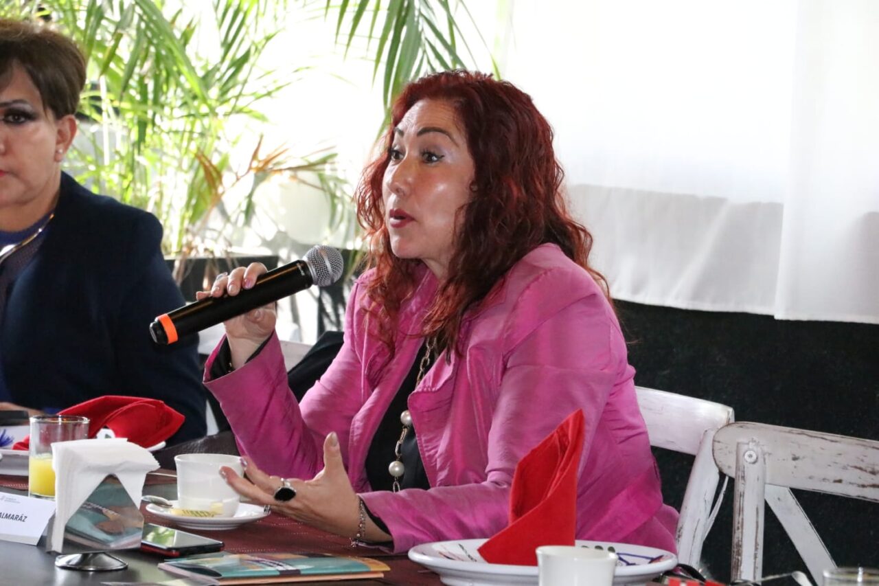 Realiza gobierno estatal encuentro con mujeres periodistas en el marco del 25N