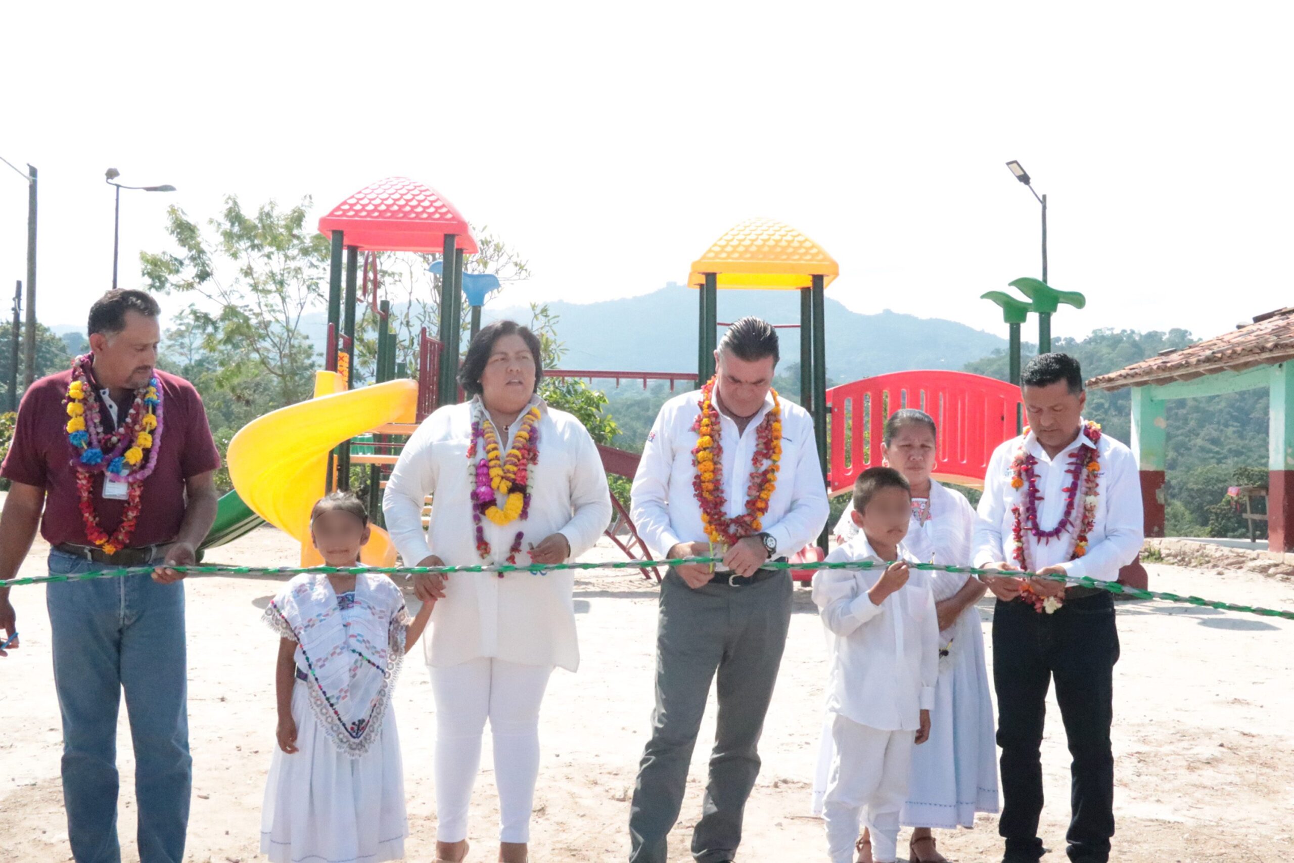 Con juegos y gimnasio, SEDIF promueve bienestar de habitantes en Jonotla