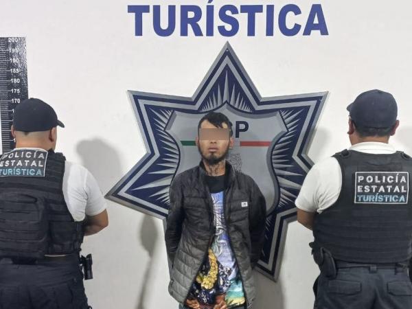 Detiene Policía Turística a dos presuntos asaltantes de transeúntes