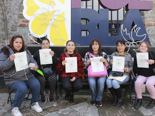 Entrega gobierno de Puebla becas de Capacitación para el Empleo