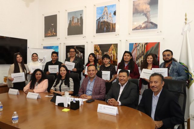 Entrega Voluntariado del Congreso del Estado reconocimientos a alumnos del Instituto de Artes Visuales