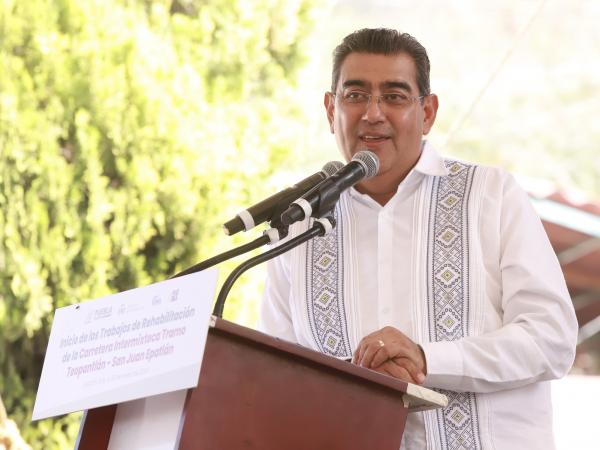 Sergio Salomón presidió el inicio de la rehabilitación de la carretera intermixteca 
