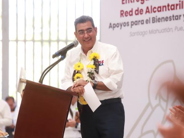 Con rehabilitación del mercado municipal, gobierno estatal detona economía y empleo en Miahuatlán
