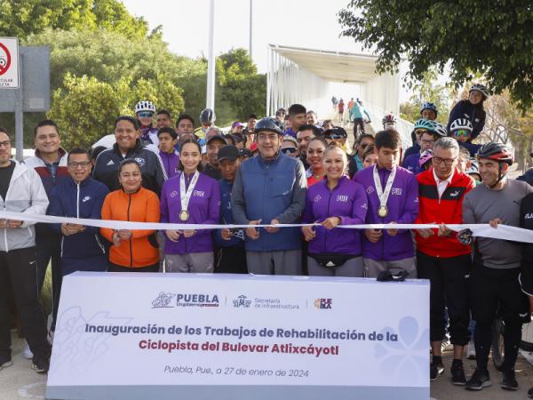 Inaugura Sergio Salomón rehabilitación de la ciclopista de la Vía Atlixcáyotl