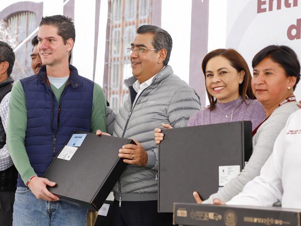 Con entrega de computadoras, SEDIF refuerza trabajo por población vulnerable