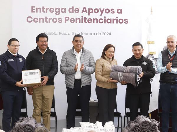 Preside Sergio Salomón entrega de insumos al Centro Penitenciario para Adultos Mayores