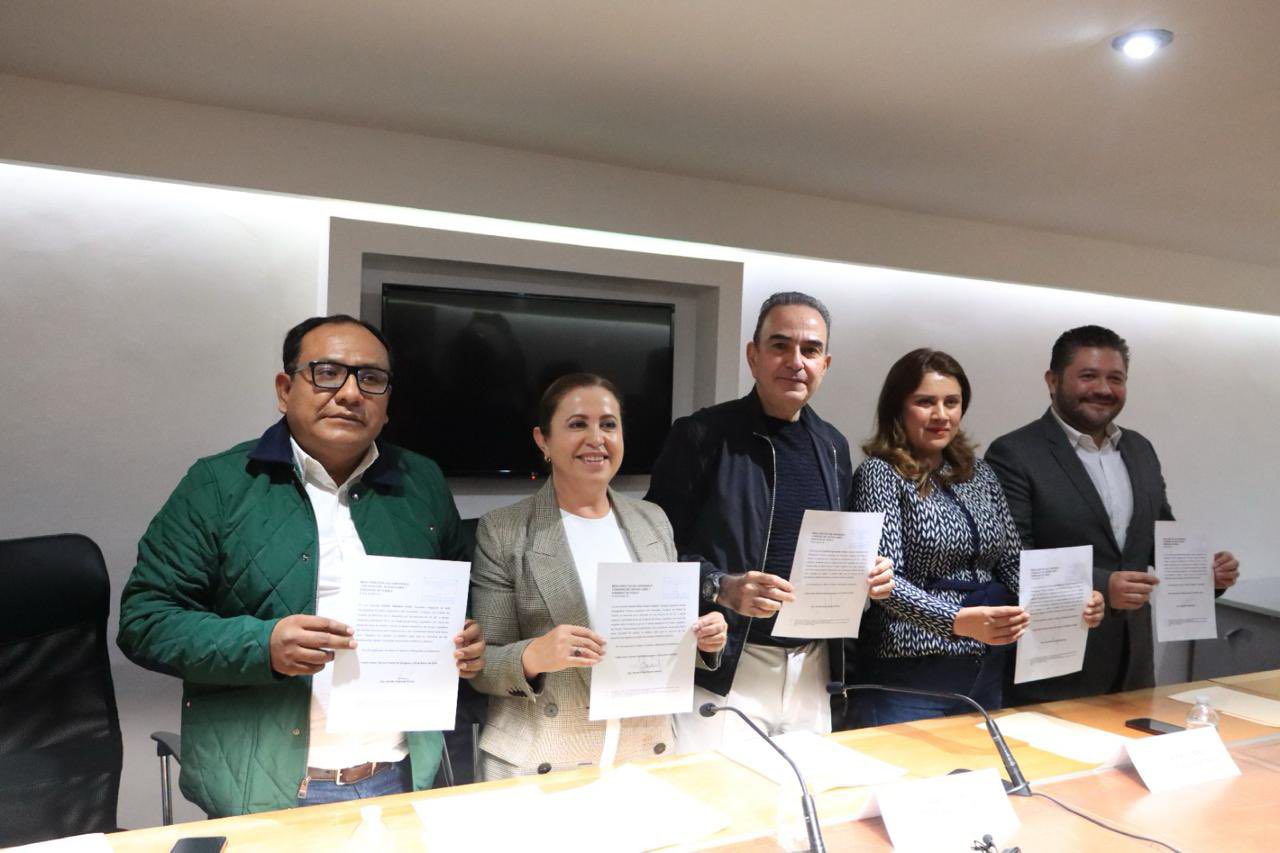 Pide Grupo Plural reconocimiento como nueva fuerza política en el Congreso