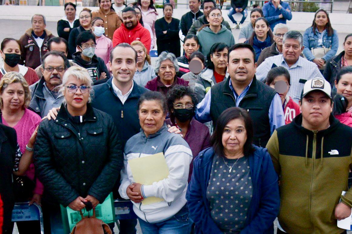 Dialogan habitantes de la Romero Vargas con Mario Riestra
