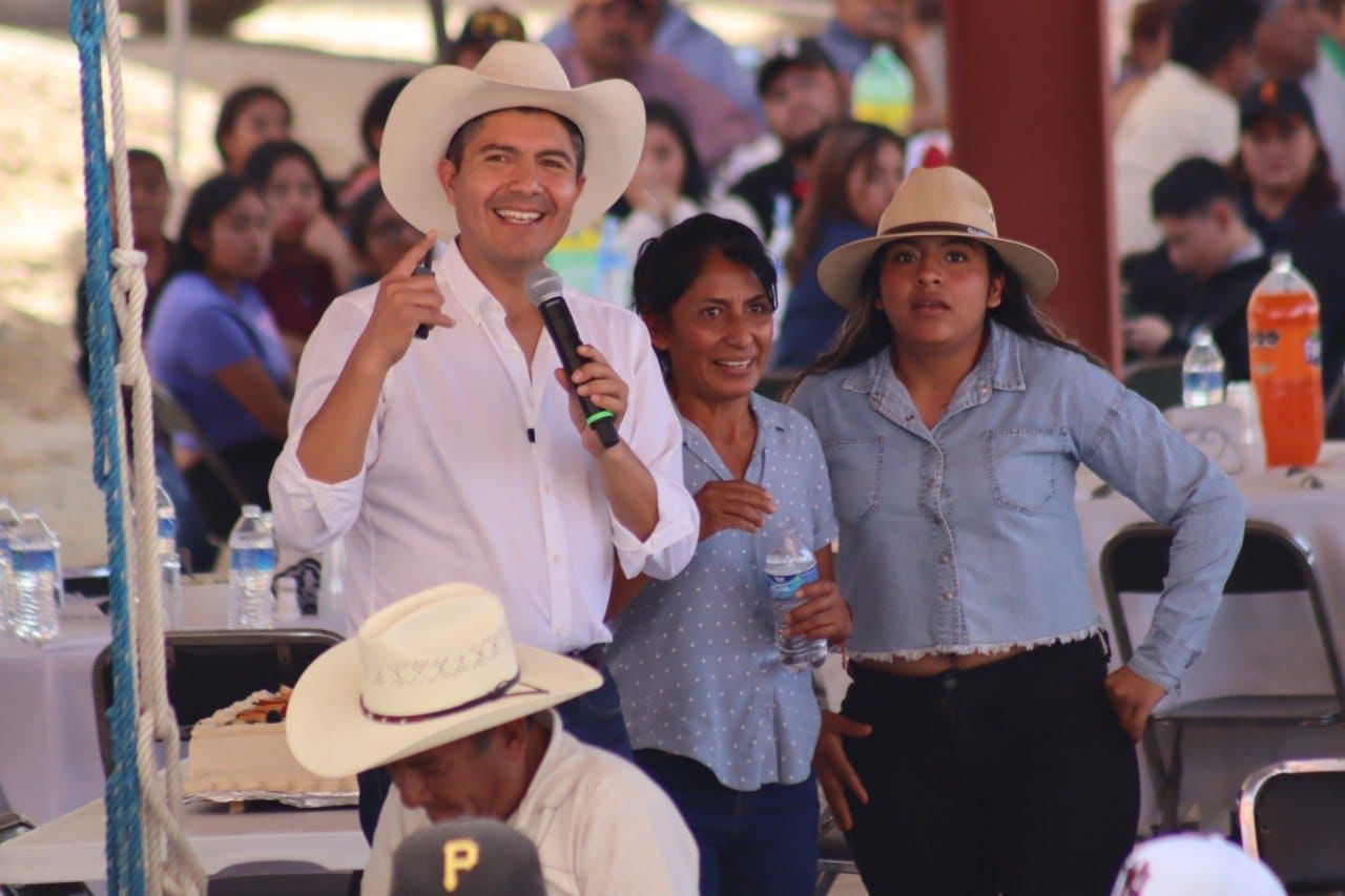 Destaca Lalo Rivera el trabajo de las mujeres de la Mixteca de Puebla