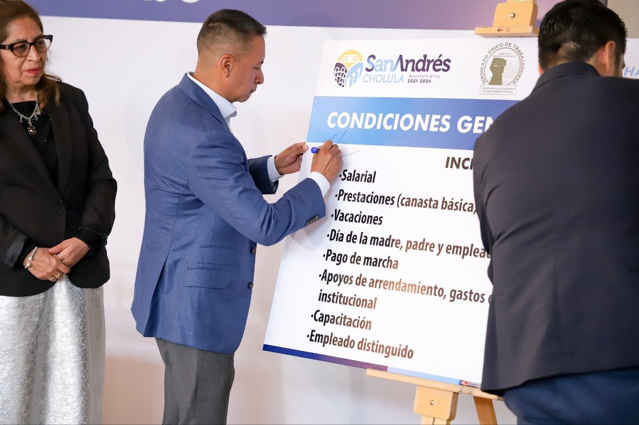 Firma Ayuntamiento de San Andrés Cholula y Sindicato acuerdo laboral