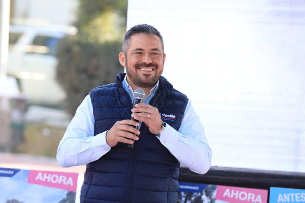 AYUNTAMIENTO DE PUEBLA RETIRA DESECHO VEGETAL ANTE CAÍDA POR FUERTES RÁFAGAS DE VIENTO