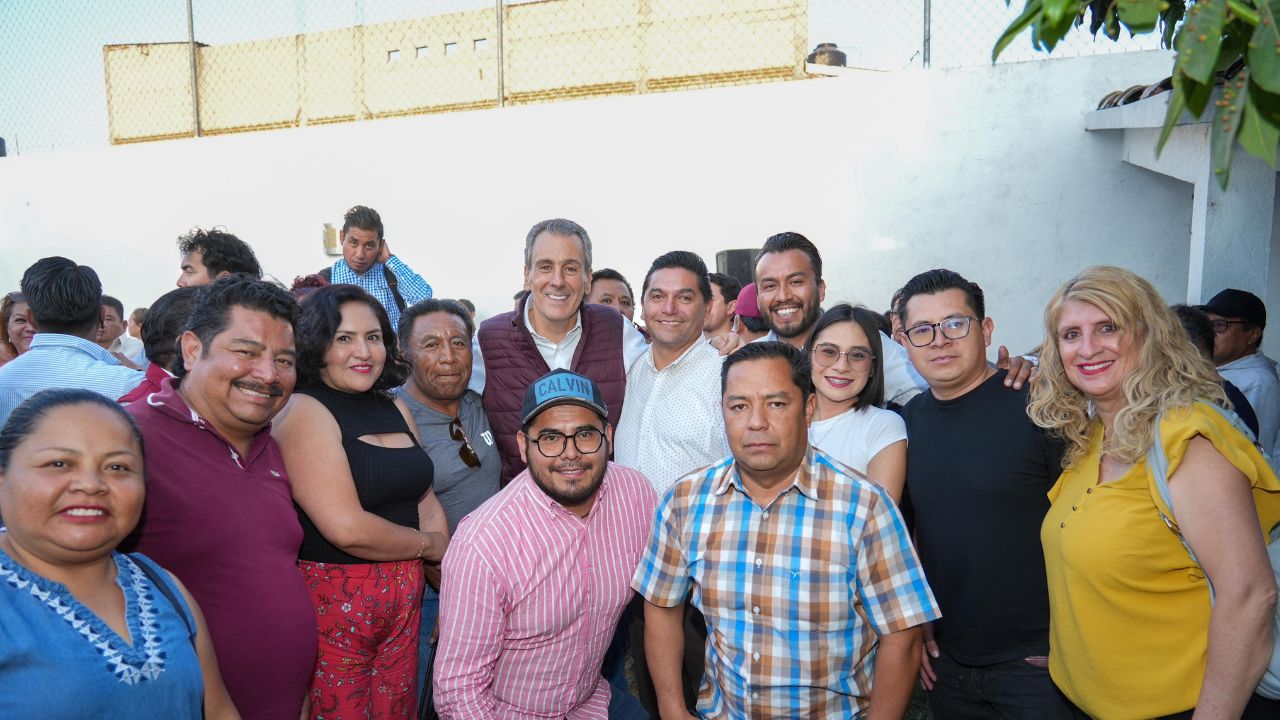 Convive Pepe Chedraui con habitantes de colonias del norte de la capital poblana