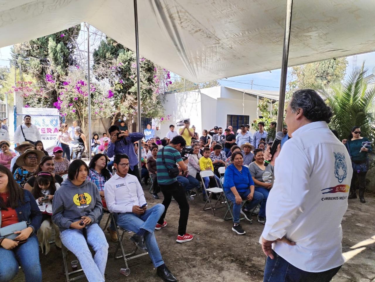 Se reúne Humberto Aguilar con ciudadanos de Chipilo y San Jerónimo Tecuanipan