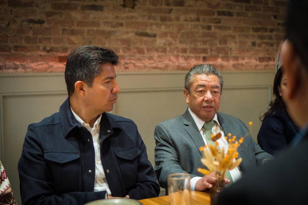 Mejorar condiciones de los poblanos, piden migrantes a Eduardo Rivera en Estados Unidos
