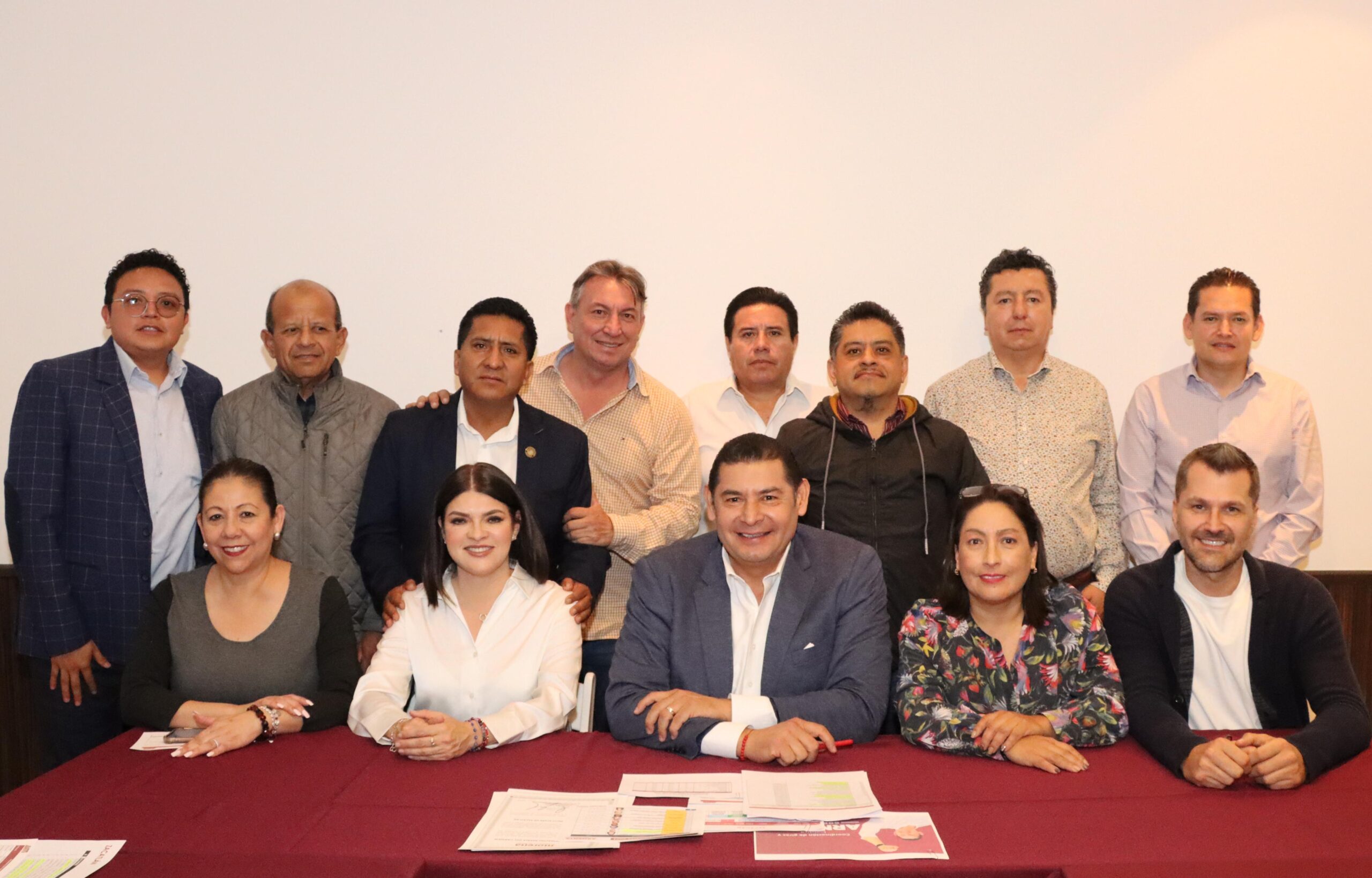 Alejandro Armenta fortalece la unidad en jornada de trabajo con líderes municipales