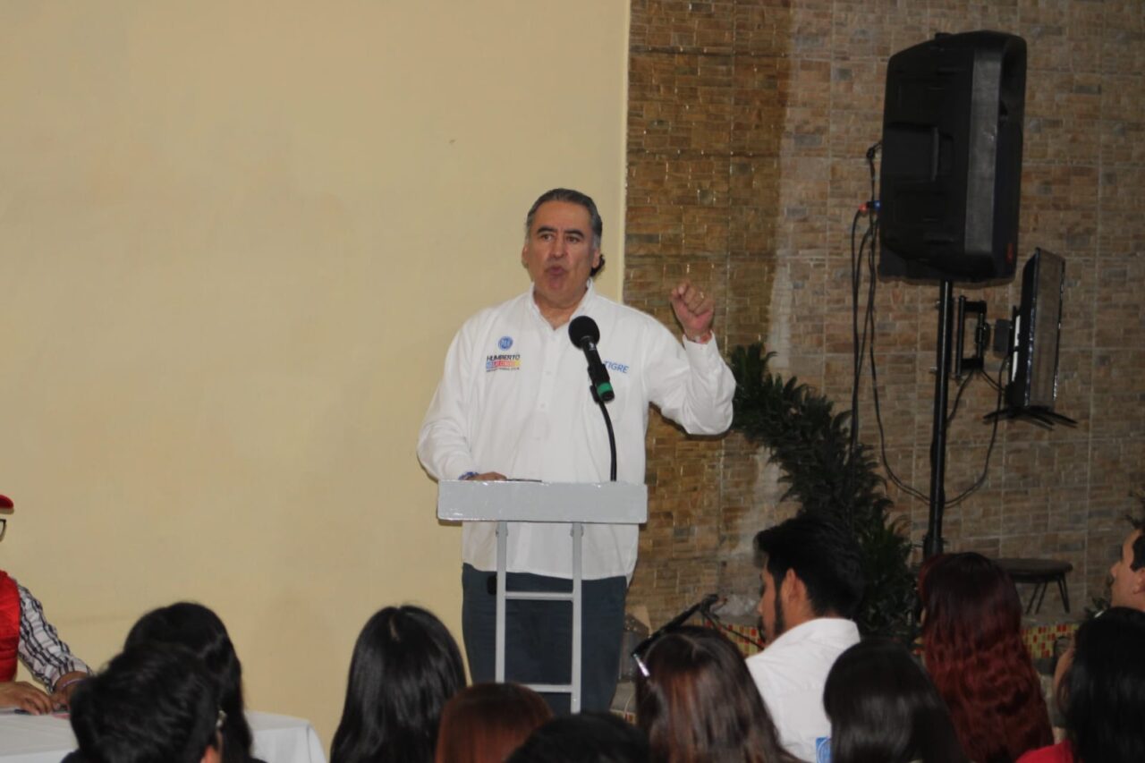 Se reúne Humberto Aguilar con jóvenes priistas en San Pedro Cholula