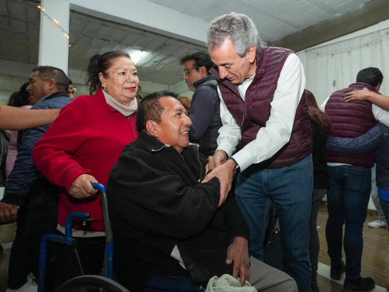 Describen vecinas y vecinos principales necesidades de las colonias del sur a Pepe Chedraui