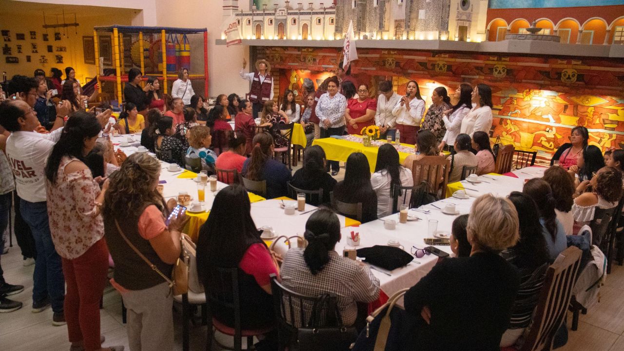 Tonantzin Fernández firma compromiso en favor de las mujeres de San Pedro Cholula