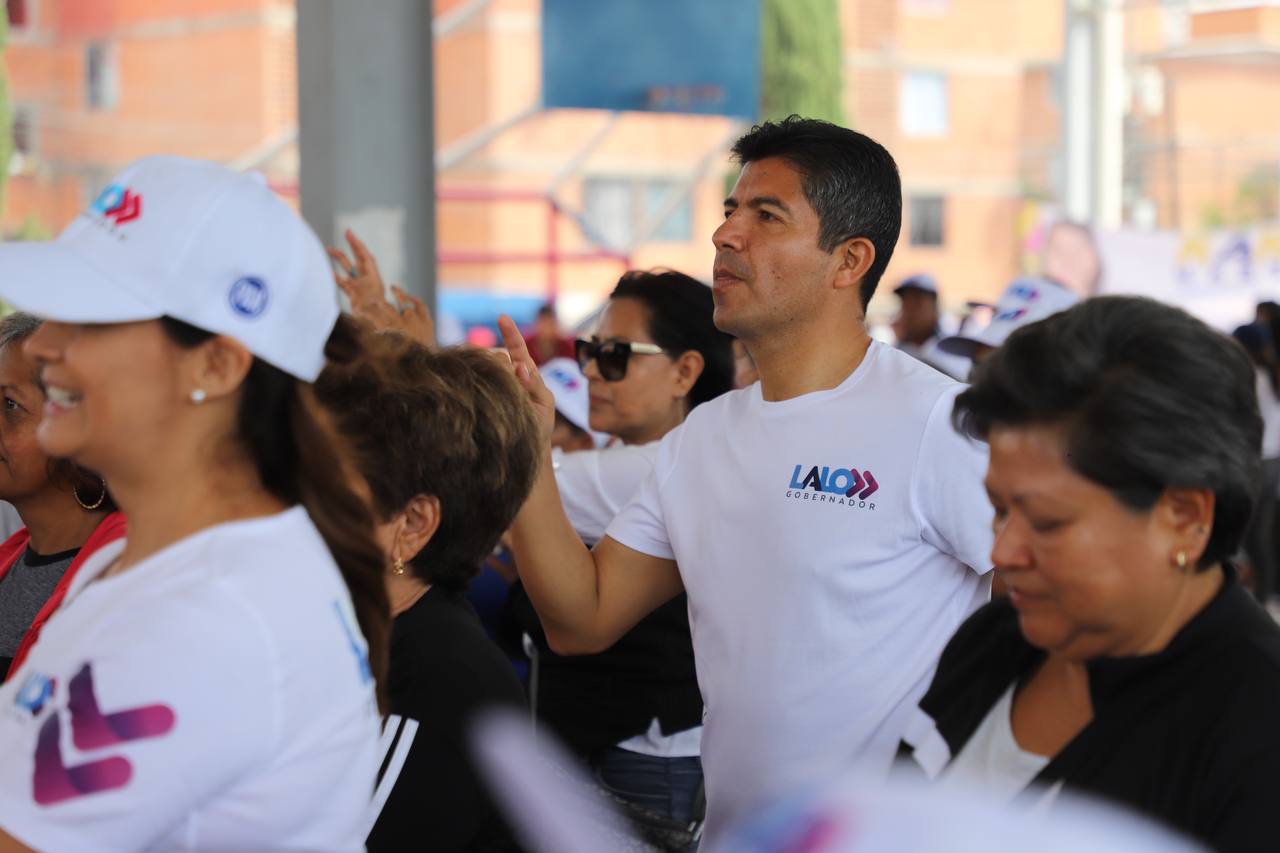 Anuncia Lalo Rivera la tarjeta de salud durante actividad física en Agua Santa