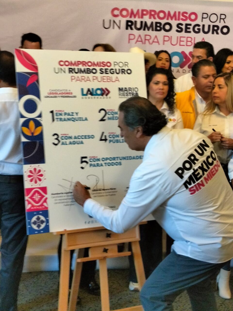 Se une Humberto Aguilar al «Compromiso por un Rumbo Seguro para Puebla»