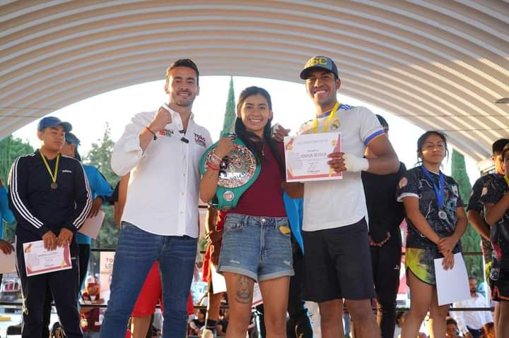 Gaby ‘La Bonita’ Sánchez y Toño López promueven el Box y el Deporte en Agua Santa