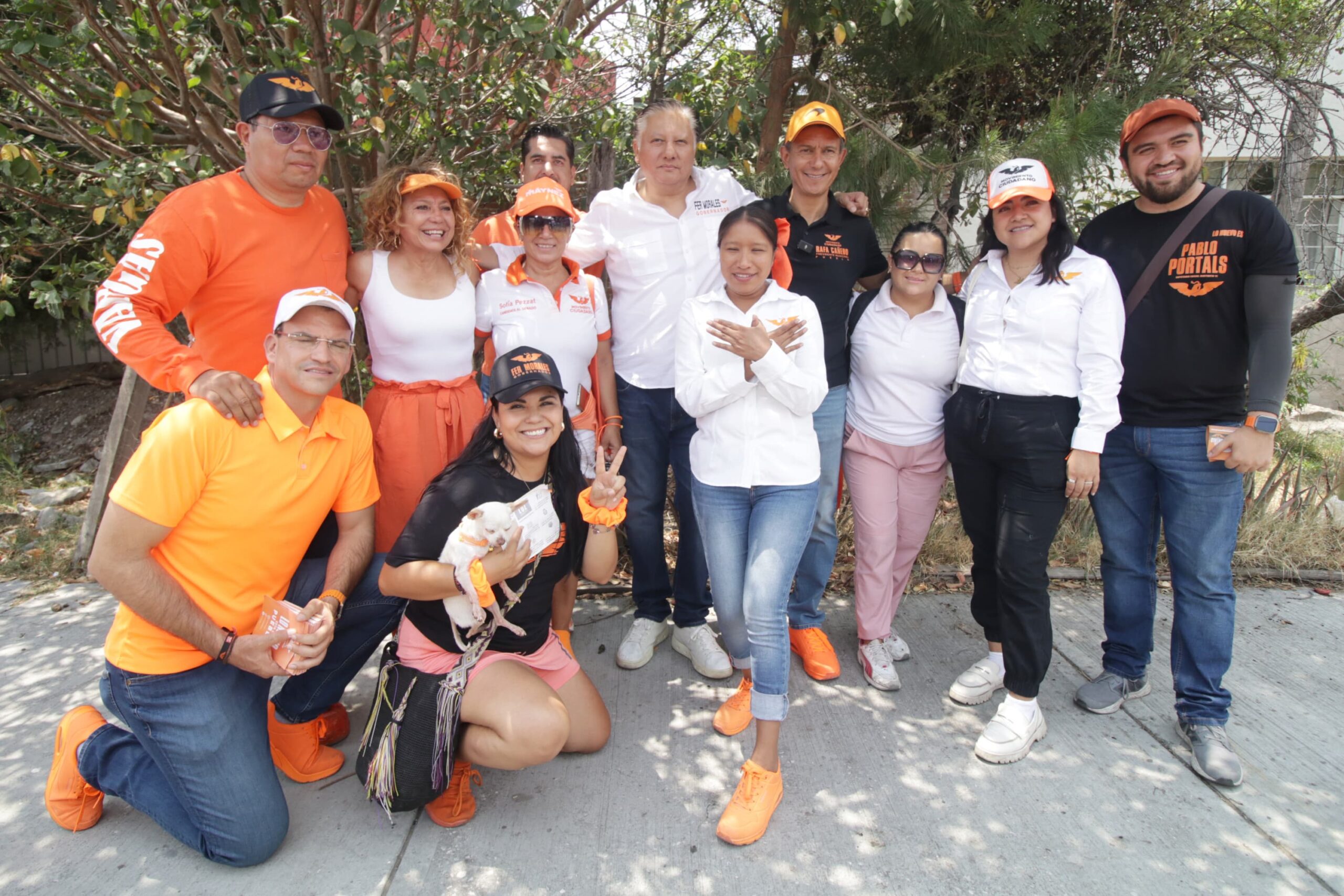 Fernando Morales visita el tianguis de «Los Lavaderos»
