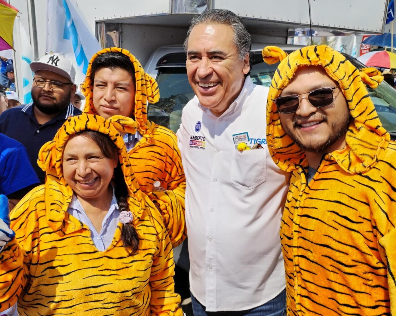 Se reúne Humberto Aguilar con vecinos de Cuautlancingo