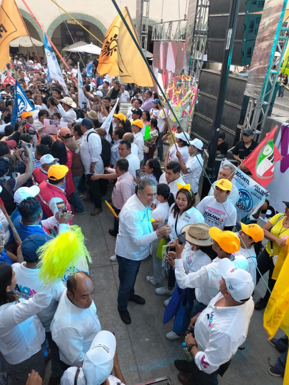 Respalda Humberto Aguilar a Roxana Luna en cierre de campaña en San Pedro Cholula
