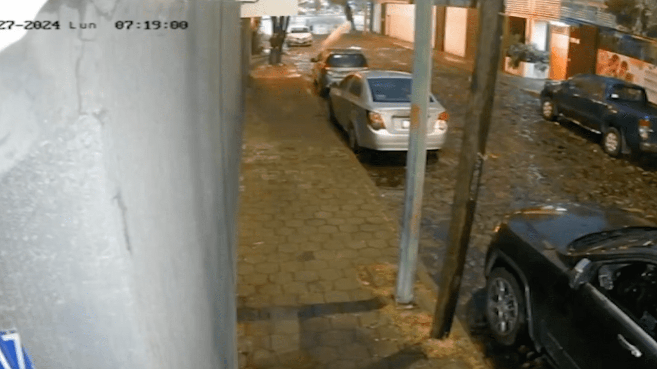 Ataque con bombas molotov a la casa de campaña de Pepe Chedraui en Puebla