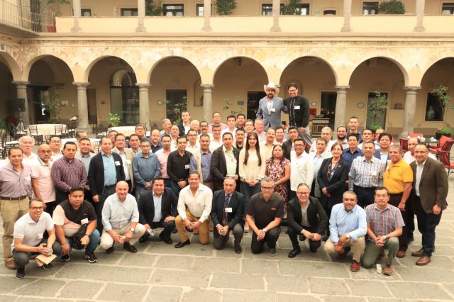 Celebran a padres trabajadores del Congreso del Estado