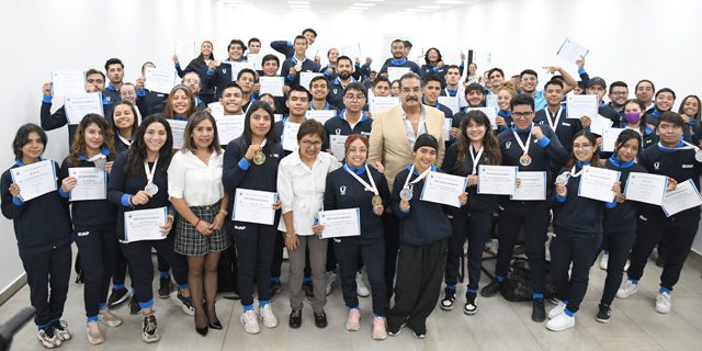 Entrega Rectora Lilia Cedillo estímulos a estudiantes que compitieron en la Universiada Nacional 2024