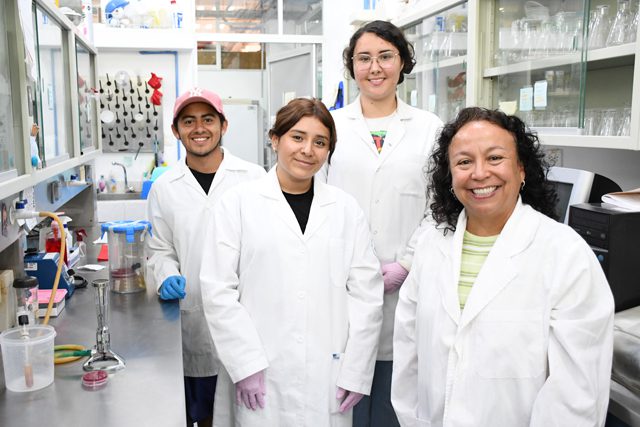 Expertos del Centro de Investigaciones en Ciencias Microbiológicas impulsan el trasplante de microbiota fecal en Puebla