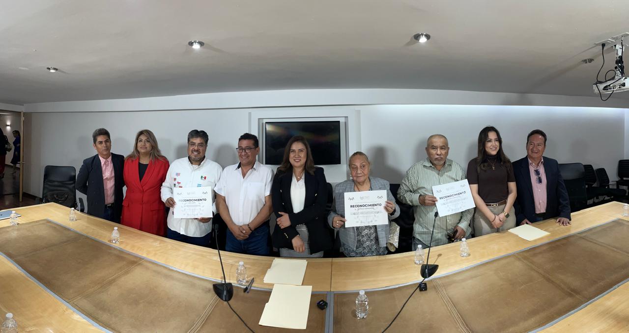 Reconocen a poblanos migrantes organizadores del Desfile de la Independencia de México en Nueva 