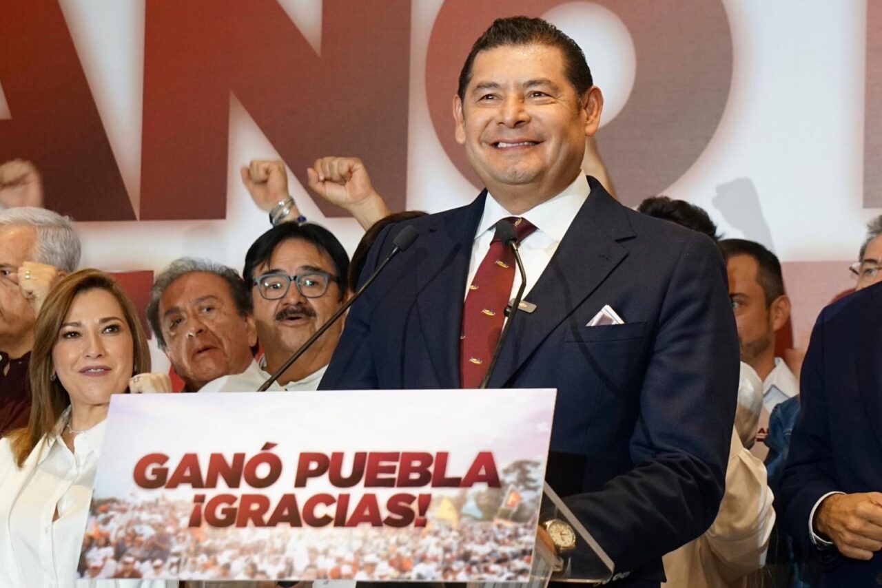 Alejandro Armenta gana la gobernatura de Puebla con amplia ventaja