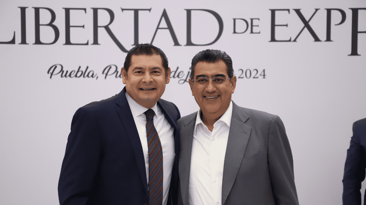 Reconocen Sergio Salomón y Alejandro Armenta el papel de periodistas en Puebla
