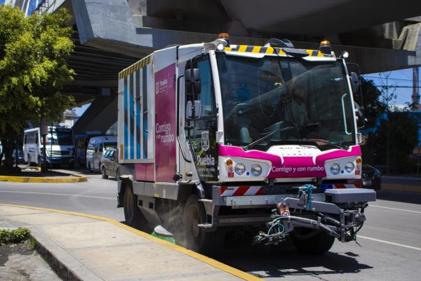 Suma el Sistema de Limpieza Urbana Integral más de 18 mil kilómetros de vialidades barridos en la capital de Puebla