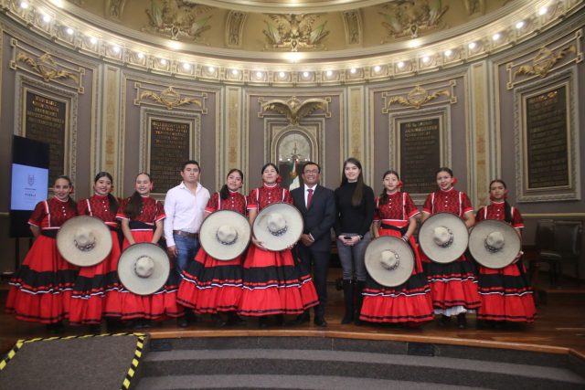 Entrega Congreso del Estado reconocimientos a escaramuzas poblanas