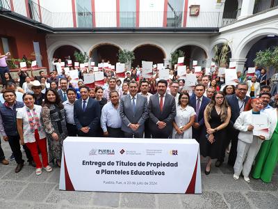 Con títulos de propiedad, gobierno estatal otorga certeza jurídica a planteles educativos