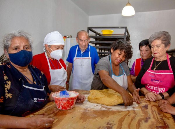 Invita SMDIF a las personas adultas mayores a inscribirse al taller de panadería