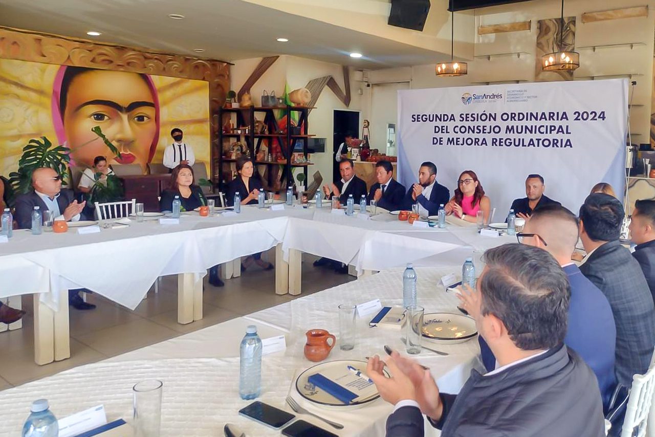 Contribuye gobierno estatal en mejora regulatoria de San Andrés Cholula.