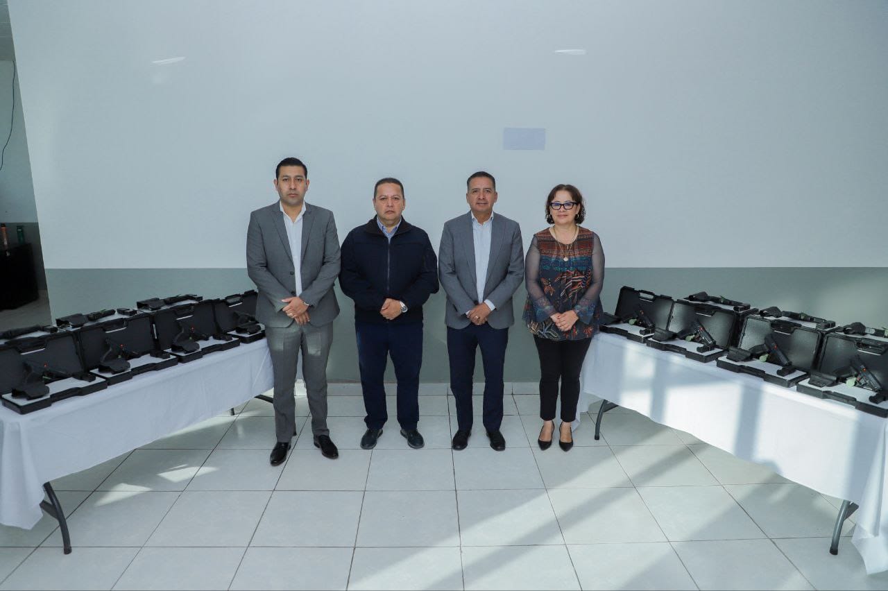 Con nuevo armamento, fortalece Mundo Tlatehui a la policía de San Andrés Cholula