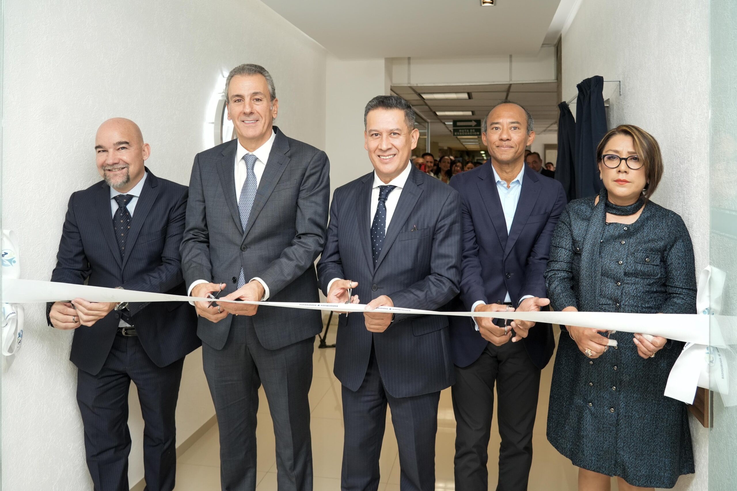 Vital la apertura de centros especializados en medicina oncológica: Pepe Chedraui