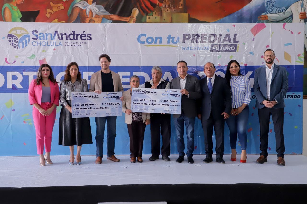 Entrega Edmundo Tlatehui premios del sorteo predial 2024