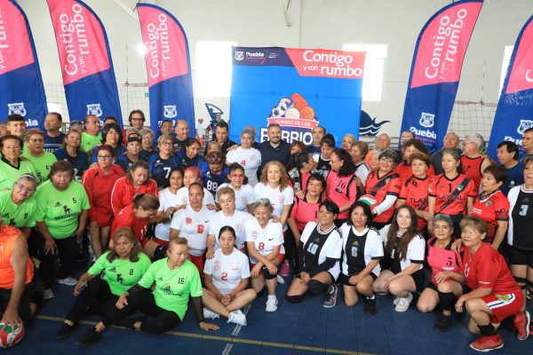 Celebra Ayuntamiento de Puebla Torneo de Barrios de Cachibol