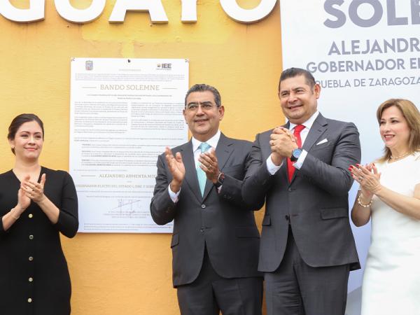 Coloca Sergio Salomón bando para dar a conocer a Alejandro Armenta como próximo gobernador de Puebla